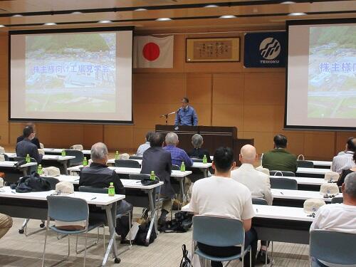株主工場見学会で村田社長が株主の皆様にご挨拶申し上げています
