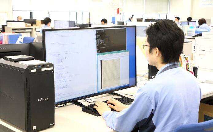 情報システム室N.S2018年入社の仕事風景2